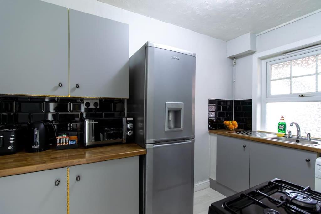 Open Mind Property - Southsea With Free Parking 포츠머스 외부 사진
