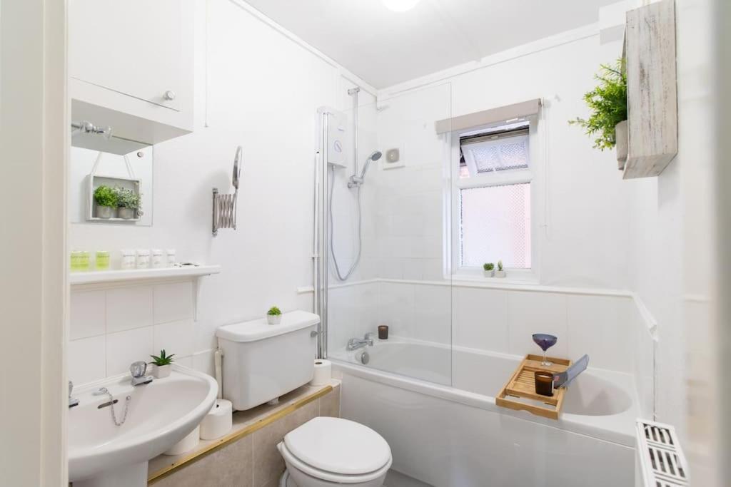 Open Mind Property - Southsea With Free Parking 포츠머스 외부 사진